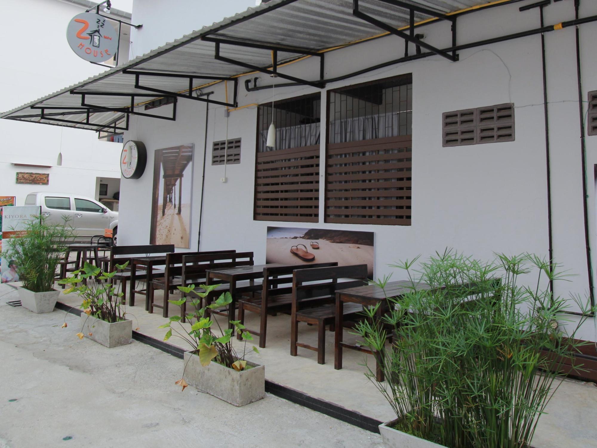 Zzhouse Hotel